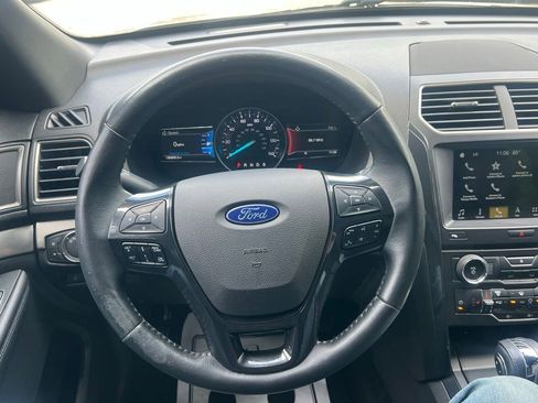 Used 2018 Ford Explorer XLT w/ Equipment Group 202A AWD/4WD image 25