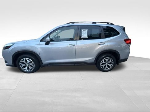 Used 2023 Subaru Forester Premium AWD/4WD image 2