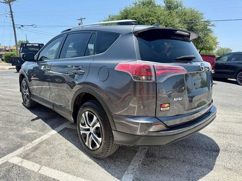 Used 2017 Toyota RAV4 LE FWD image 5