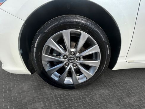 Used 2017 Toyota Camry XLE FWD image 29