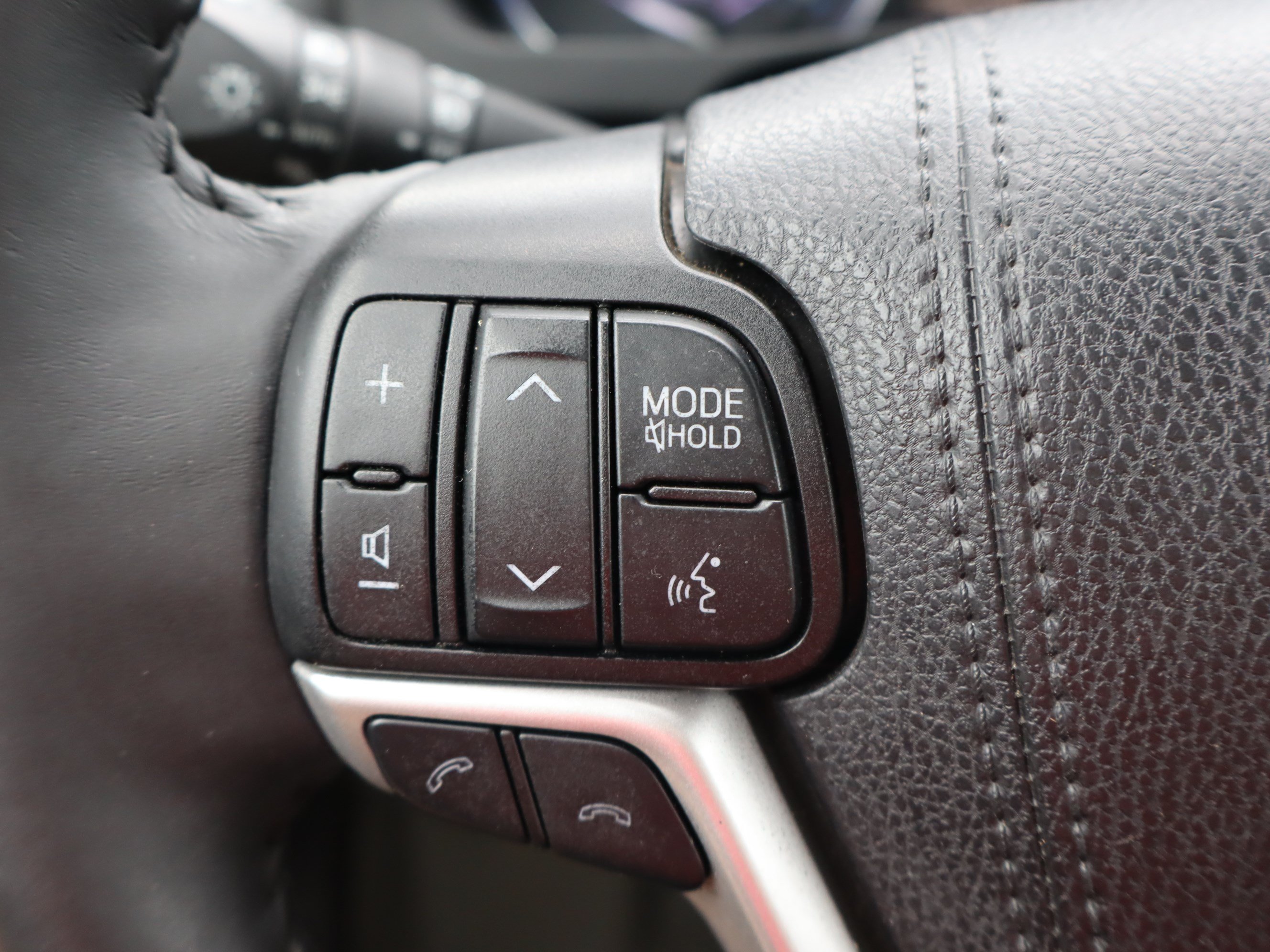 Used 2019 Toyota Highlander XLE FWD image 21