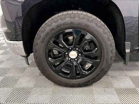 Used 2024 Chevrolet Silverado 1500 LTZ w/ LTZ Premium Package AWD/4WD image 10