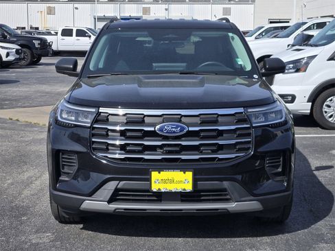 Used 2025 Ford Explorer Active image 2