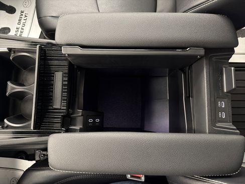 Used 2025 Toyota Sienna XSE w/ XSE Plus Package image 13