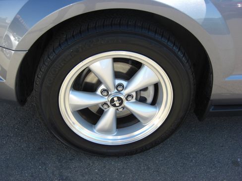 Used 2007 Ford Mustang Premium image 3