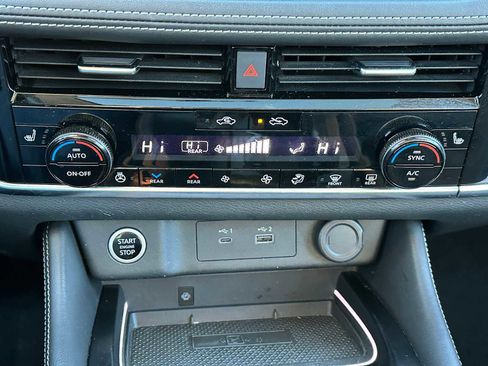 Used 2021 Nissan Rogue Platinum image 28