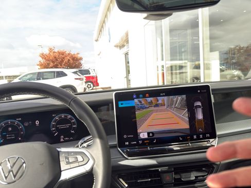 New 2026 Volkswagen Tiguan SE image 12