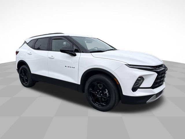 Certified 2024 Chevrolet Blazer LT w/ Midnight/Sport Edition FWD image 3