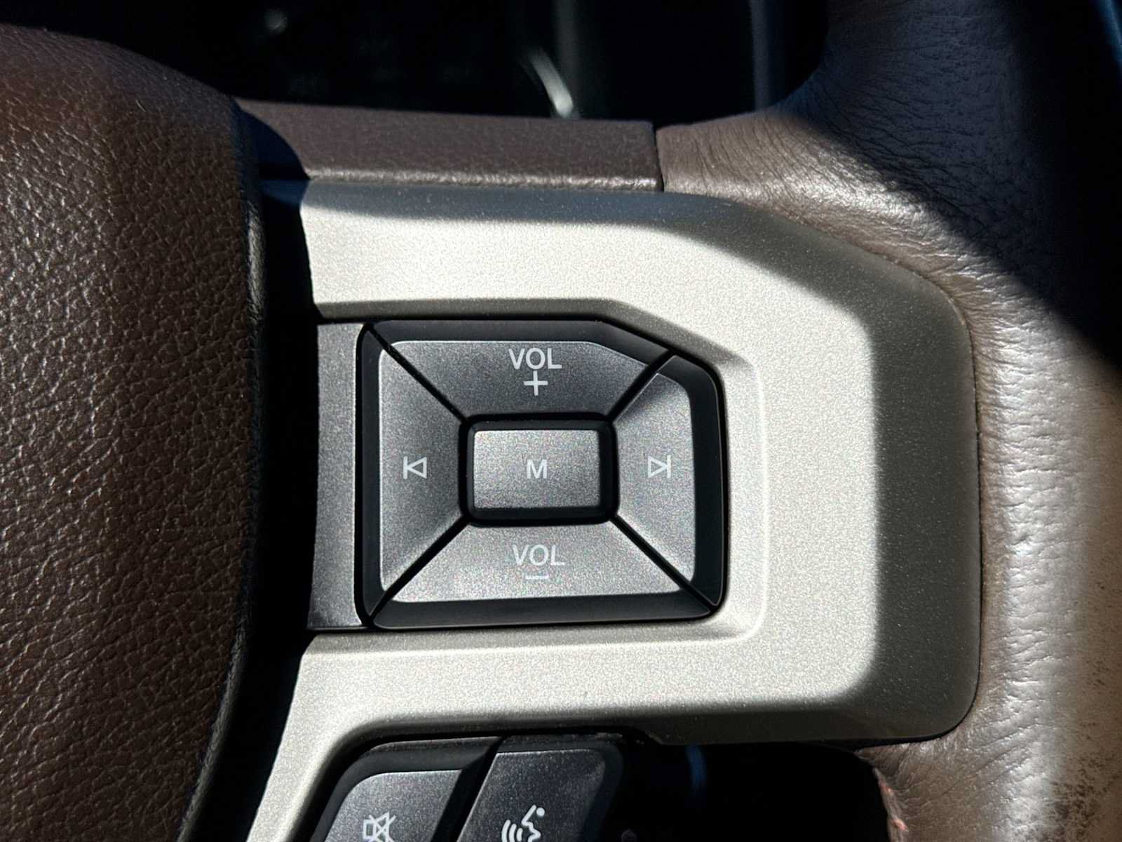 Used 2015 Ford F150 King Ranch w/ Equipment Group 601A Luxury AWD/4WD image 23