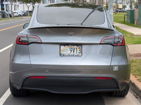 Used 2024 Tesla Model Y Performance image 4