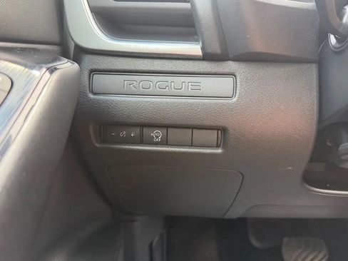 Used 2024 Nissan Rogue S FWD image 14