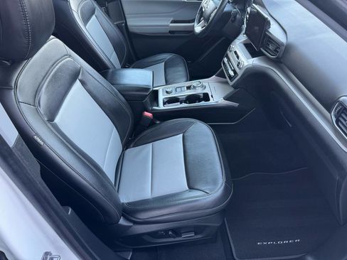 Used 2022 Ford Explorer XLT w/ Equipment Group 202A image 12