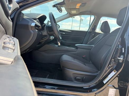 Used 2025 Nissan Altima 2.5 SV FWD image 13