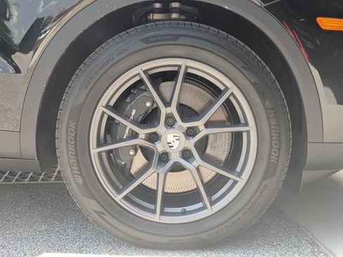 Used 2025 Porsche Cayenne image 29