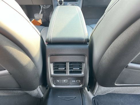 Used 2024 Cadillac XT4 Premium Luxury image 36