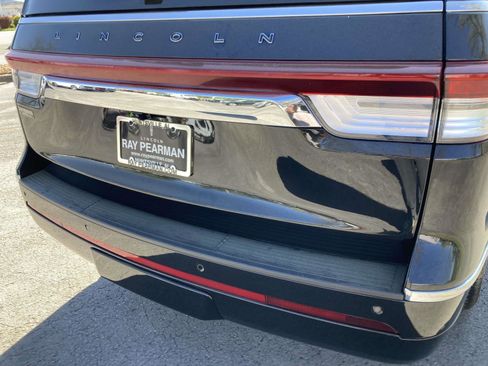 Used 2022 Lincoln Navigator Black Label image 4