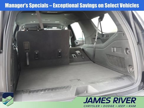 Used 2024 Chevrolet Suburban LT AWD/4WD image 16