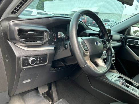 Used 2023 Ford Explorer XLT RWD image 10