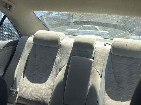 Used 2011 Toyota Camry LE FWD image 11