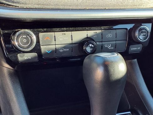 Used 2023 Jeep Compass Latitude image 22