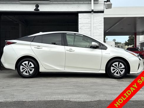 Used 2018 Toyota Prius Two image 3