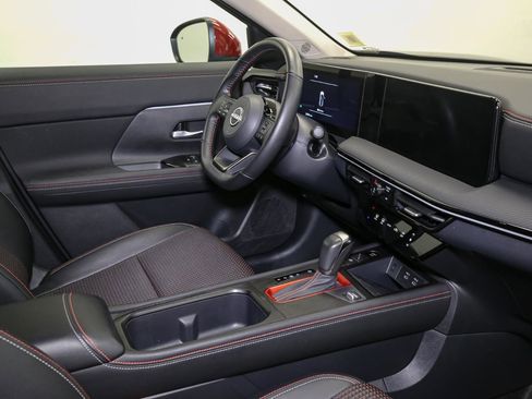 Used 2025 Nissan Kicks SR AWD/4WD image 19