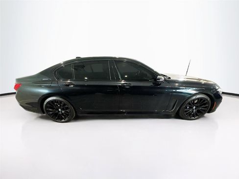 Used 2022 BMW 740i w/ M Sport Package RWD image 6