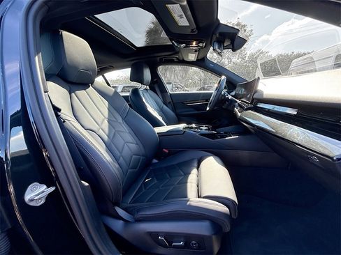 Used 2024 BMW 530i image 33