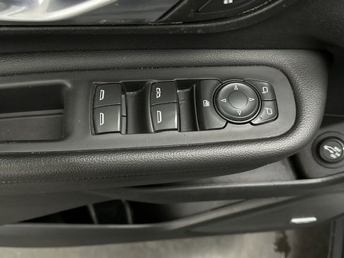 Used 2022 GMC Terrain SLT w/ Infotainment Package II AWD/4WD image 21
