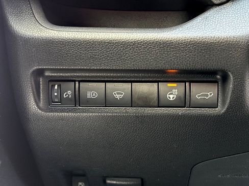 Used 2021 Toyota RAV4 XLE Premium AWD/4WD image 18