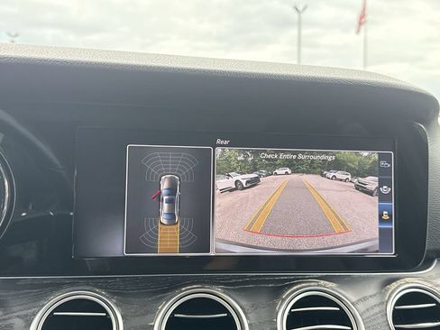 Used 2017 Mercedes-Benz E 300 4MATIC image 24