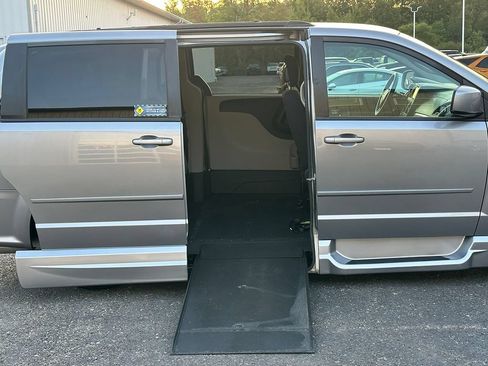 Used 2014 Dodge Grand Caravan SXT FWD image 24