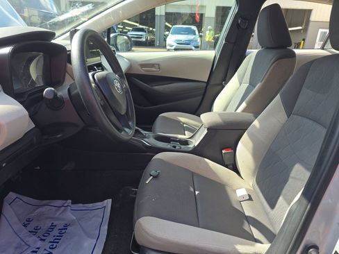 Used 2025 Toyota Corolla LE image 4