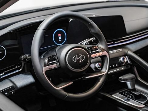 Used 2023 Hyundai Elantra Limited FWD image 21