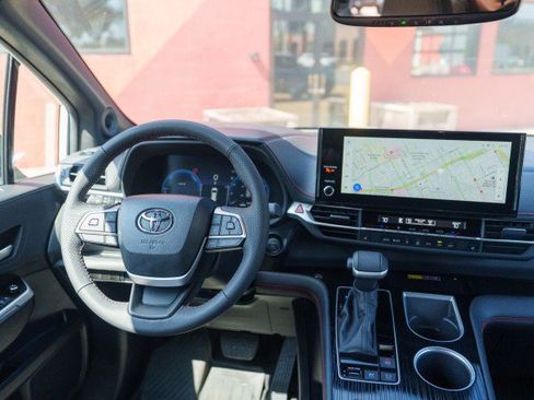 Used 2025 Toyota Sienna XSE w/ XSE Plus Package image 14