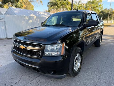 Used 2010 Chevrolet Avalanche LS w/ Convenience Package image 4