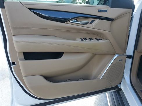 Used 2019 Cadillac Escalade ESV Platinum image 23