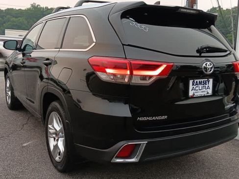 Used 2018 Toyota Highlander Limited AWD/4WD image 3