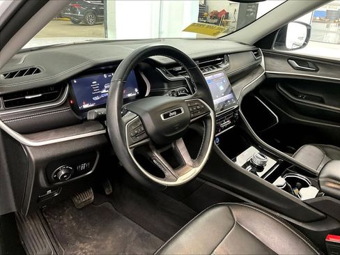 Used 2022 Jeep Grand Cherokee L Limited image 8