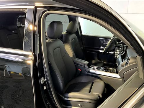 Used 2026 Mercedes-Benz GLB 250 4MATIC image 8
