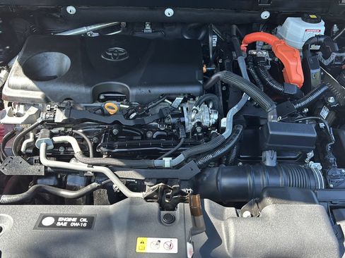 Used 2022 Toyota RAV4 XLE AWD/4WD image 9