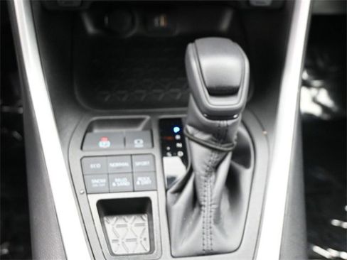 Used 2023 Toyota RAV4 LE image 9