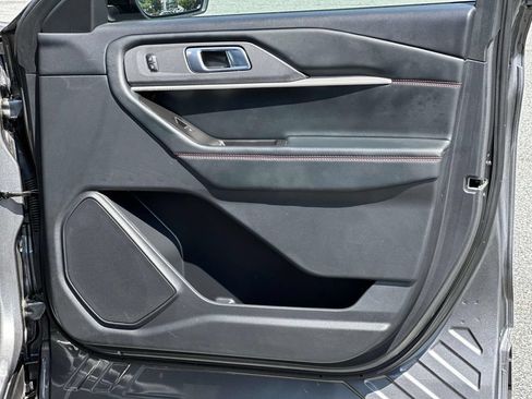 Used 2025 Ford Explorer ST-Line w/ ST-Line Street Pack AWD/4WD image 8