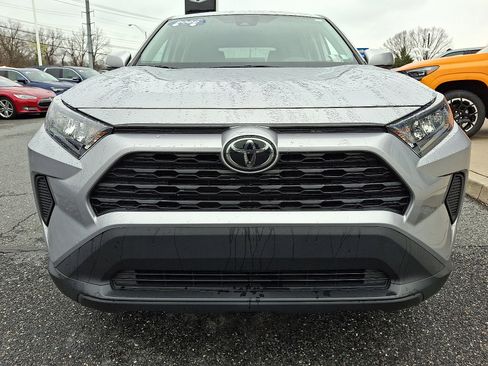Used 2022 Toyota RAV4 LE AWD/4WD image 2