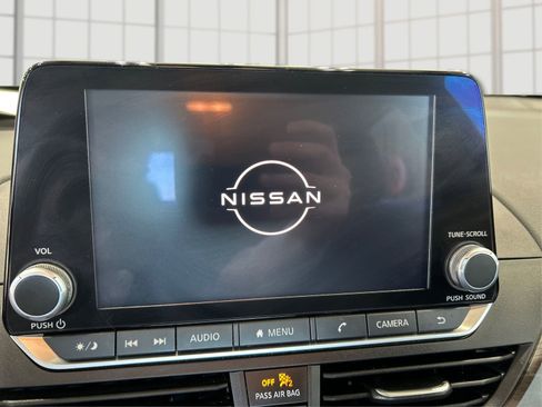 Used 2024 Nissan Altima 2.5 SV FWD image 13