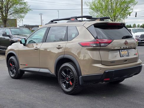 Used 2025 Nissan Rogue SV w/ Rock Creek Premium Package image 7