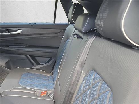 New 2026 Volkswagen Atlas Cross Sport SEL Premium R-Line image 15