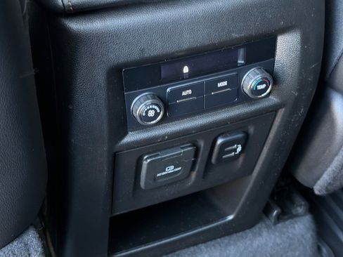 Used 2018 Chevrolet Traverse LT AWD/4WD image 40