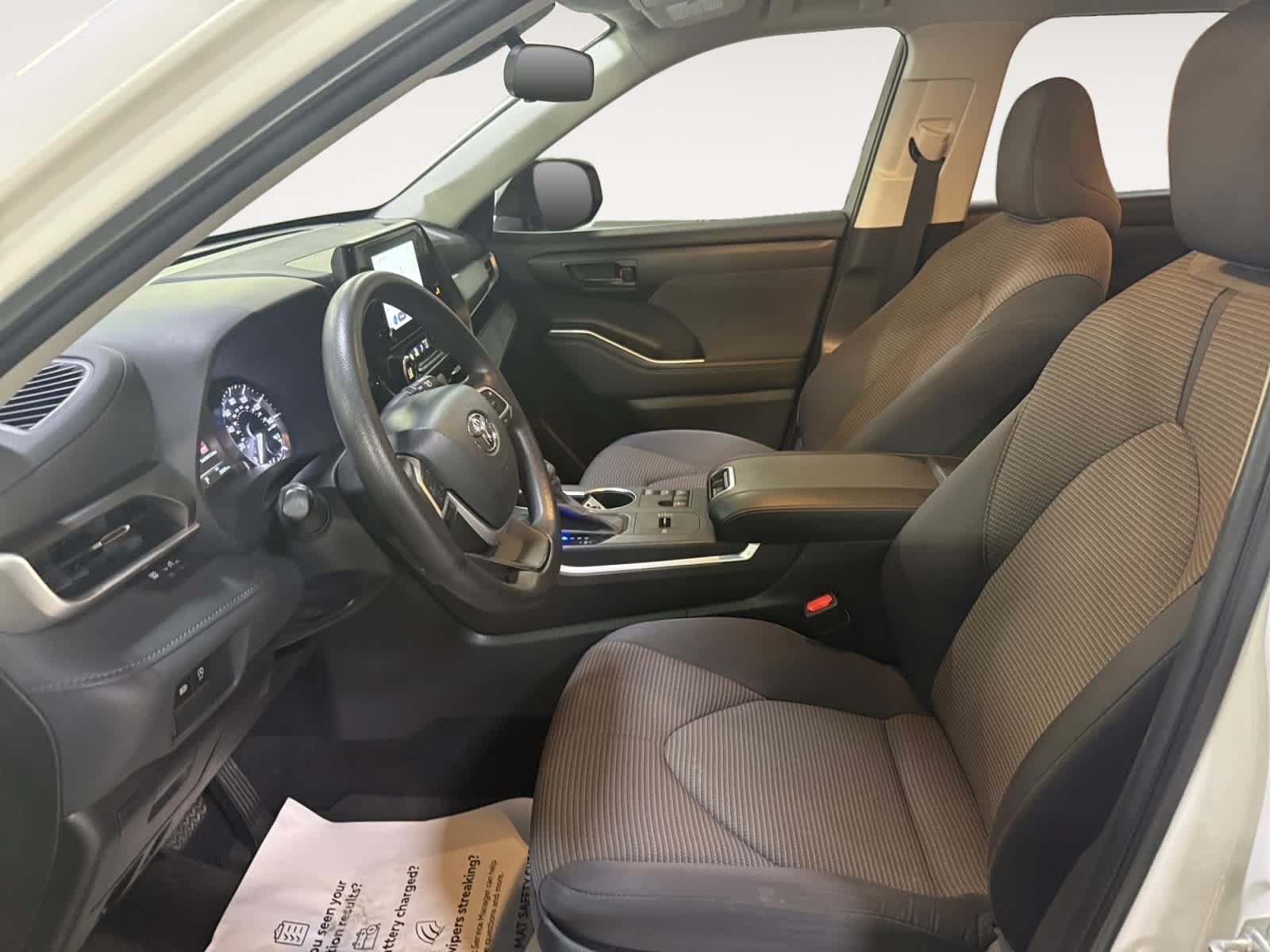 Used 2023 Toyota Highlander L FWD image 15