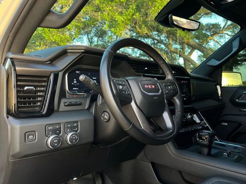 Used 2024 GMC Sierra 1500 AT4 w/ Technology Package AWD/4WD image 14